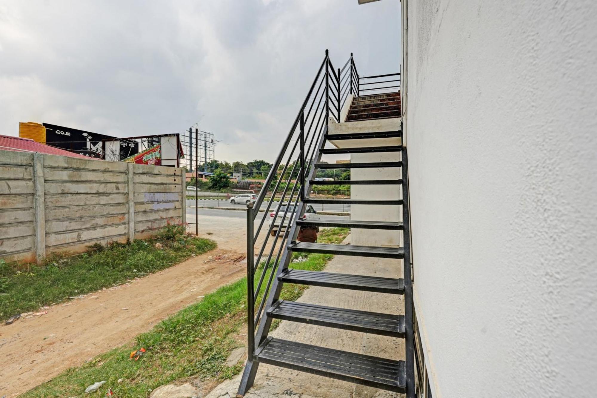 Отель Spot On Anugraha Residency Kumbalgod Экстерьер фото