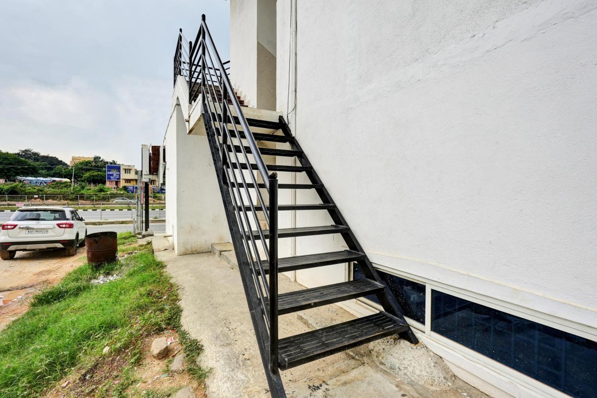 Отель Spot On Anugraha Residency Kumbalgod Экстерьер фото