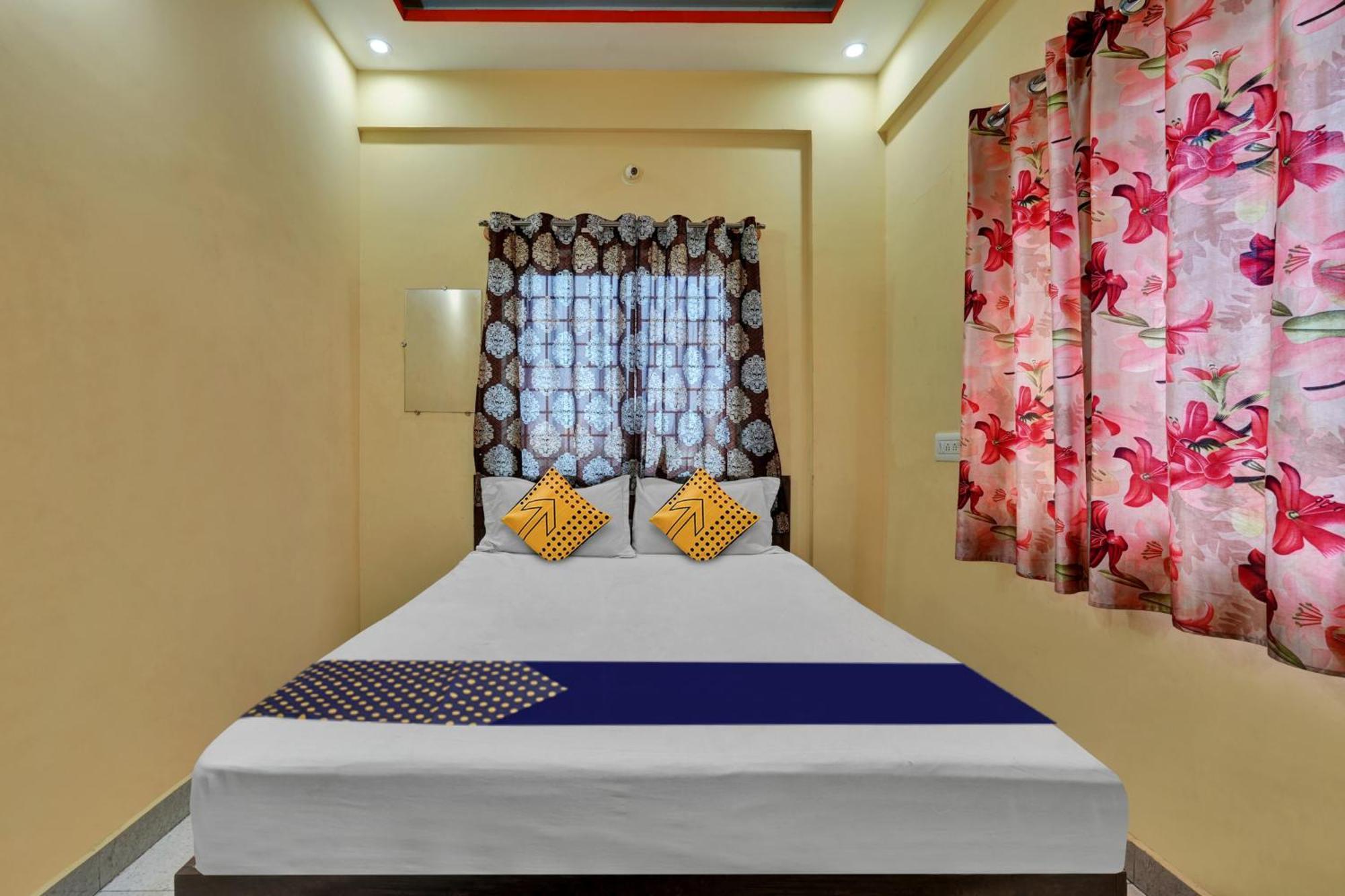 Отель Spot On Anugraha Residency Kumbalgod Экстерьер фото