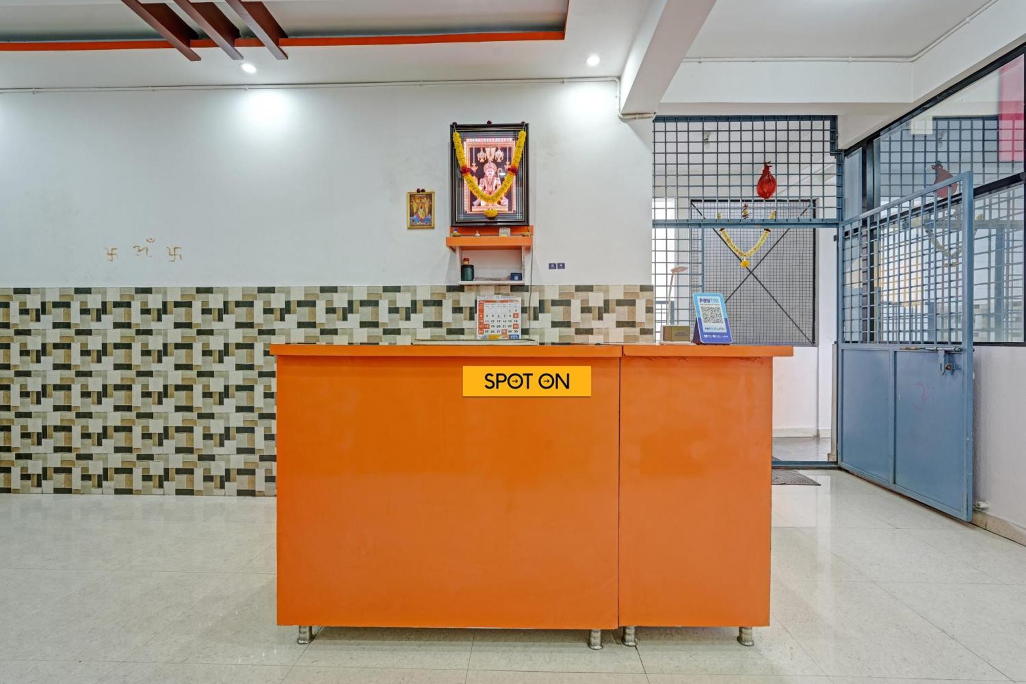 Отель Spot On Anugraha Residency Kumbalgod Экстерьер фото