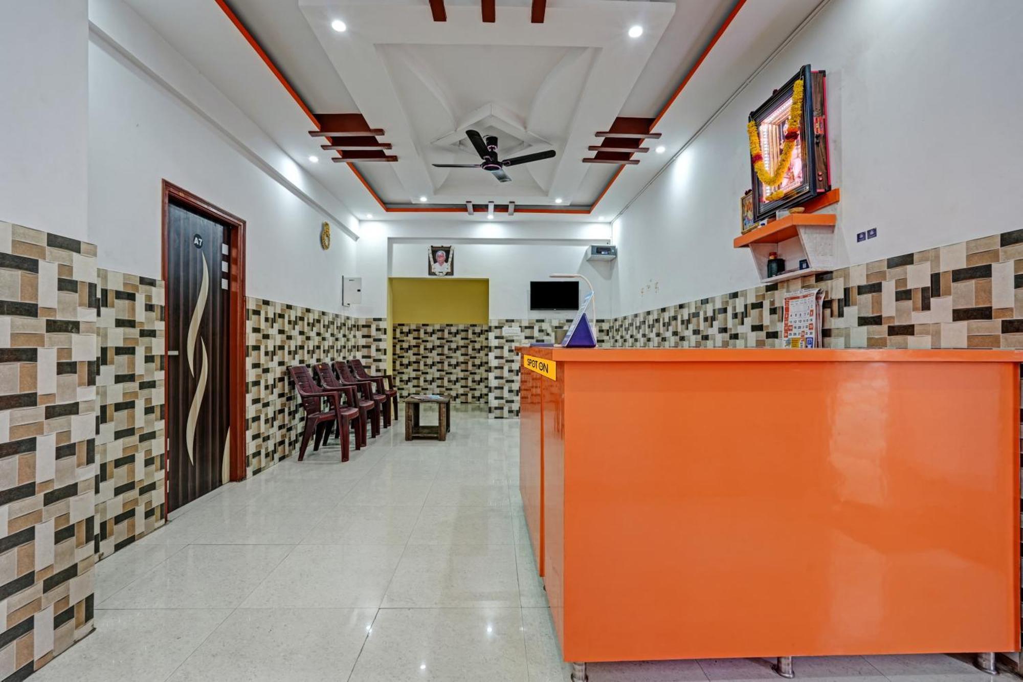 Отель Spot On Anugraha Residency Kumbalgod Экстерьер фото